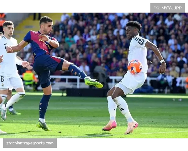 VAR分析：拜仁对阵巴萨比赛中，阿劳霍禁区内的疑似手球为何未判点球？